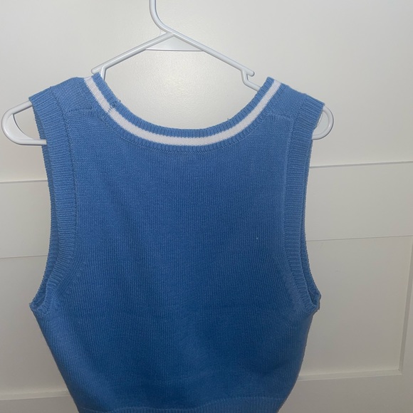 On trend sweater vest - Picture 2 of 2